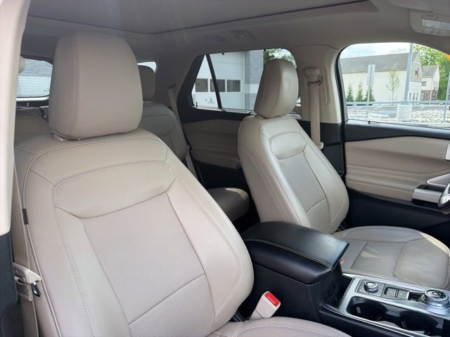 Certified 2022 Ford Explorer Limited w/ Limited Technology Package AWD/4WD image 48