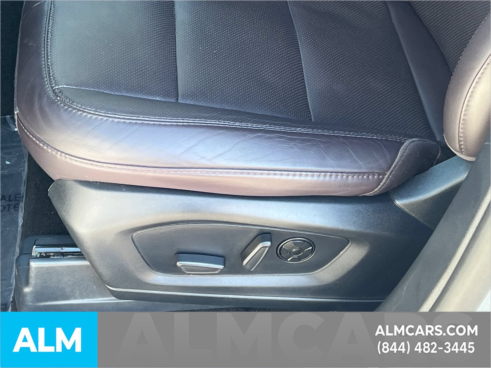 Certified 2025 Ford Explorer Platinum w/ LUX Leather Package AWD/4WD image 11