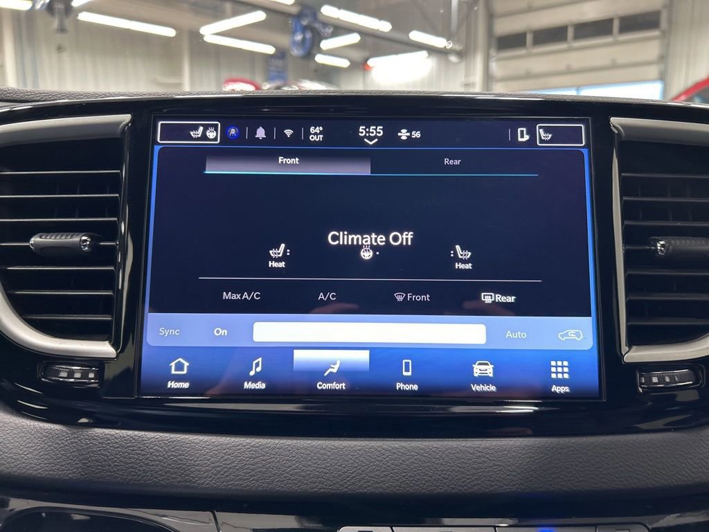 Used 2025 Chrysler Pacifica Select image 22