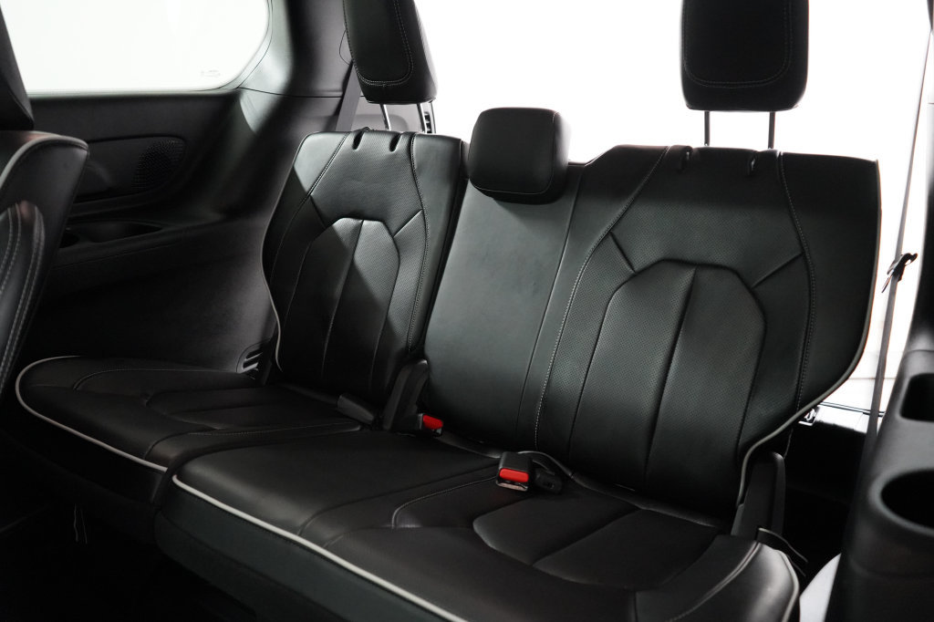 Used 2023 Chrysler Pacifica Limited w/ S Appearance Package FWD image 22