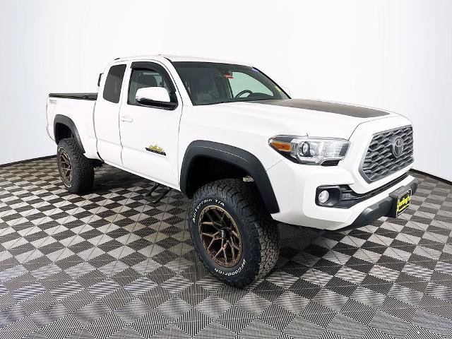 Used 2022 Toyota Tacoma TRD Off-Road AWD/4WD image 1