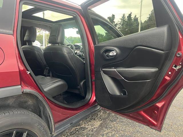 Used 2019 Jeep Cherokee Limited w/ Luxury Group AWD/4WD image 39
