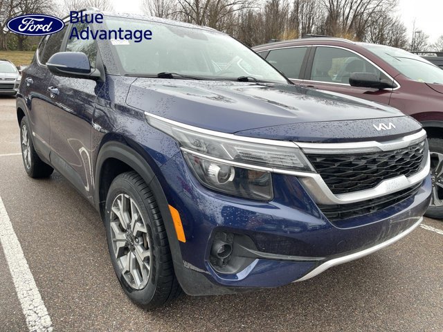 Used 2022 Kia Seltos EX image 2