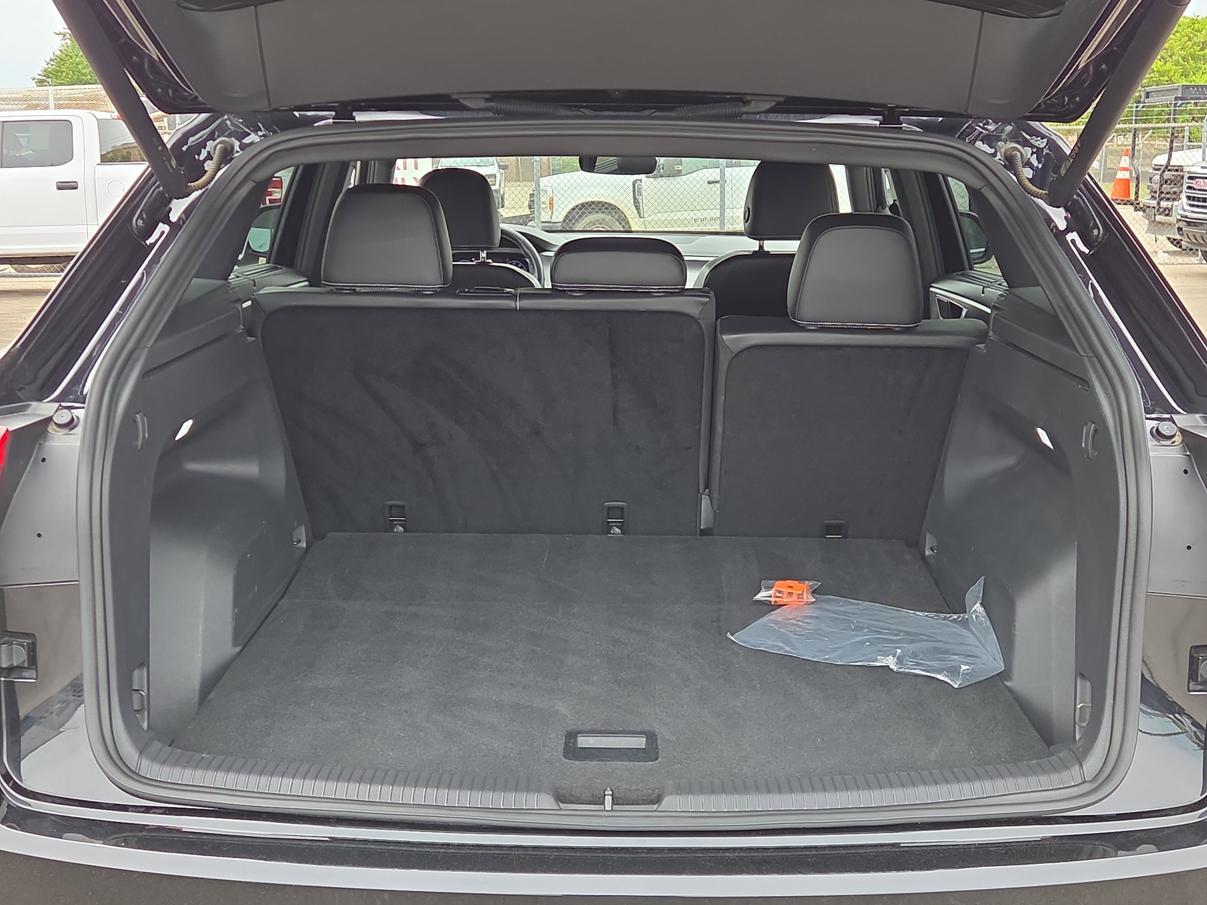 Used 2024 Volkswagen Atlas Cross Sport SE FWD image 14