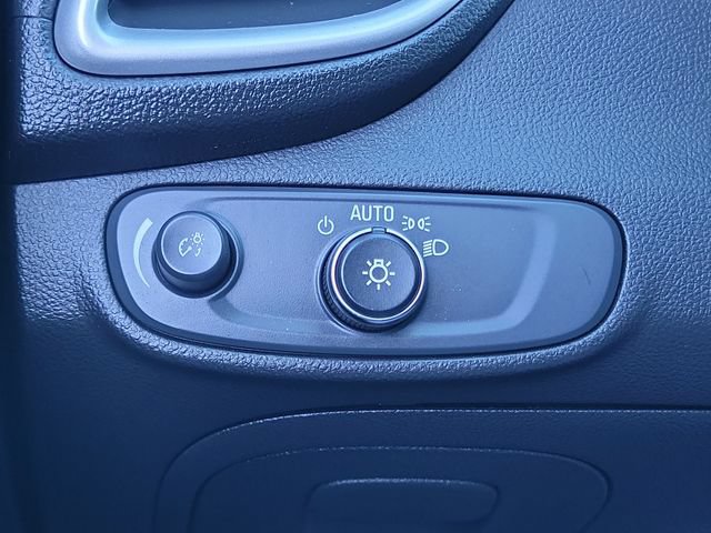 Used 2022 Chevrolet Trax LT w/ LT Convenience Package FWD image 18