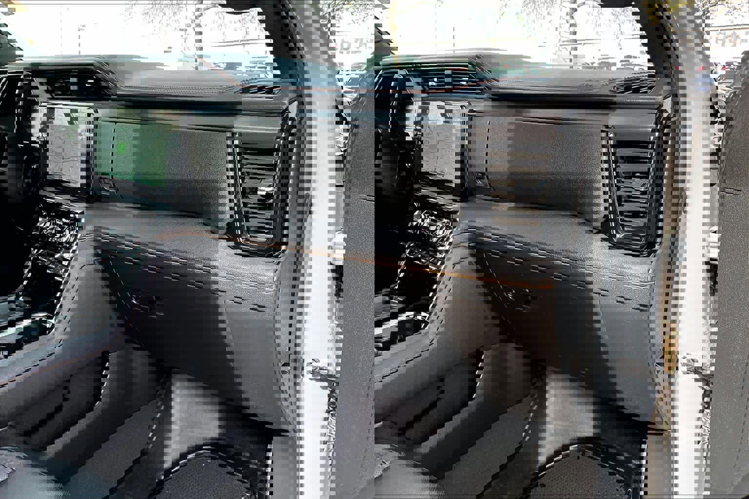 Used 2025 GMC Sierra 2500 AT4 w/ AT4 Premium Plus Package image 19