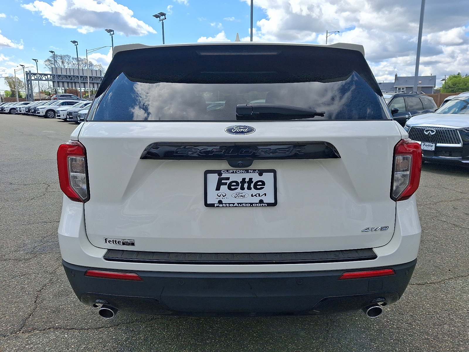 Certified 2023 Ford Explorer ST-Line AWD/4WD image 5