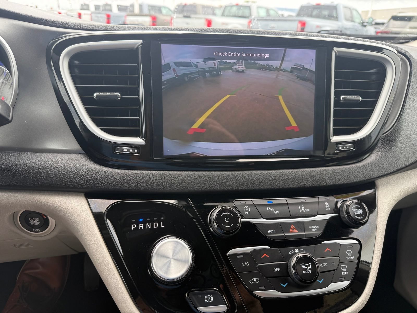 Used 2024 Chrysler Pacifica Touring-L FWD image 16