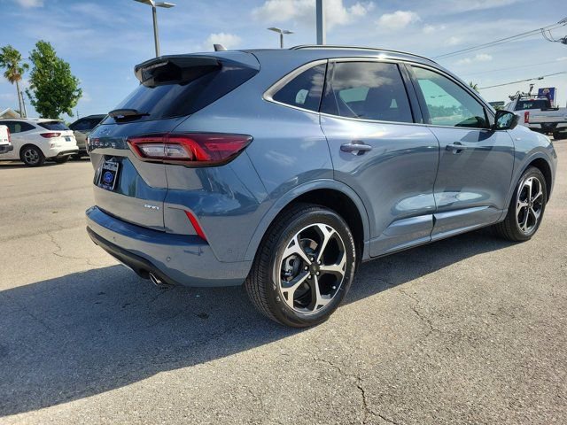 Certified 2023 Ford Escape ST-Line Elite w/ Premium Technology Package image 4
