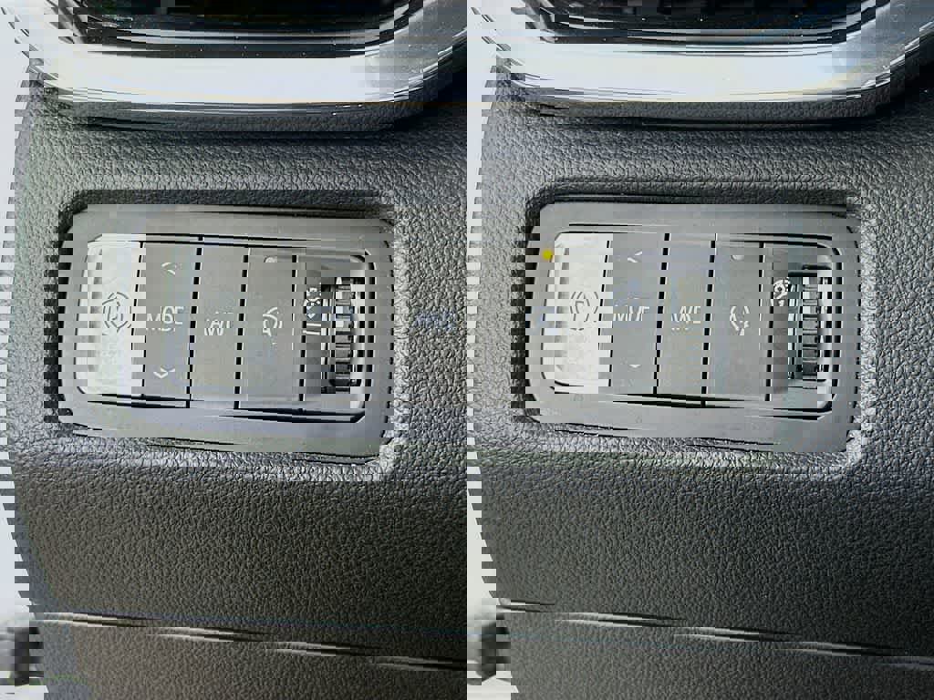 Used 2025 GMC Acadia Elevation image 26