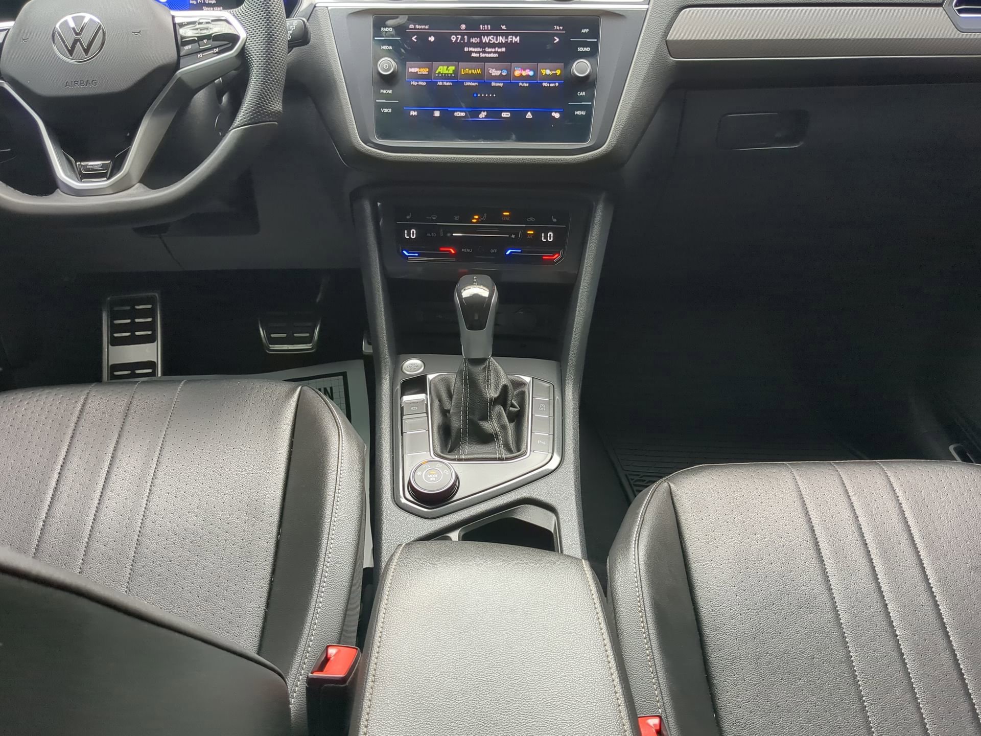 Used 2022 Volkswagen Tiguan SE R-Line image 40