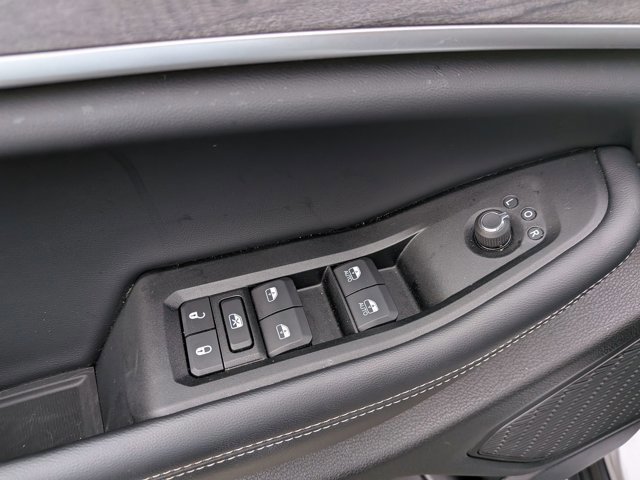 Used 2025 Jeep Grand Cherokee Limited w/ Black Appearance Package image 14