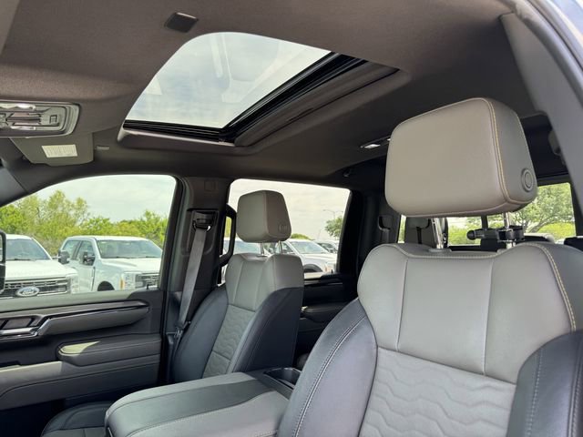 Used 2024 Chevrolet Silverado 2500 ZR2 w/ Technology Package image 31