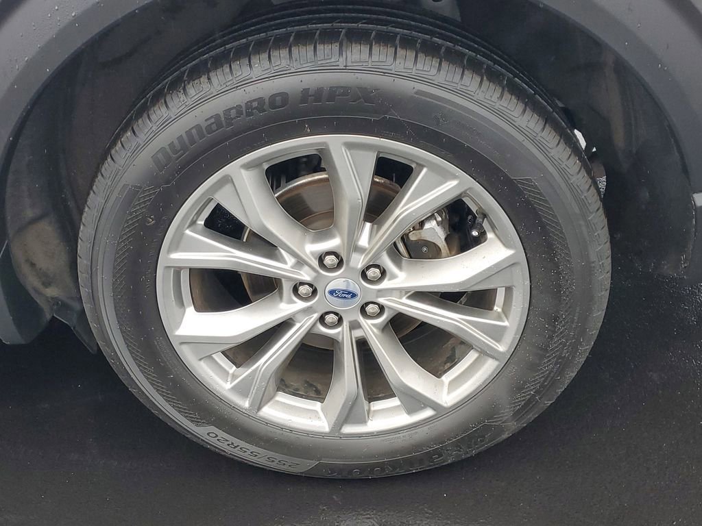 Certified 2023 Ford Explorer XLT w/ Equipment Group 202A image 5