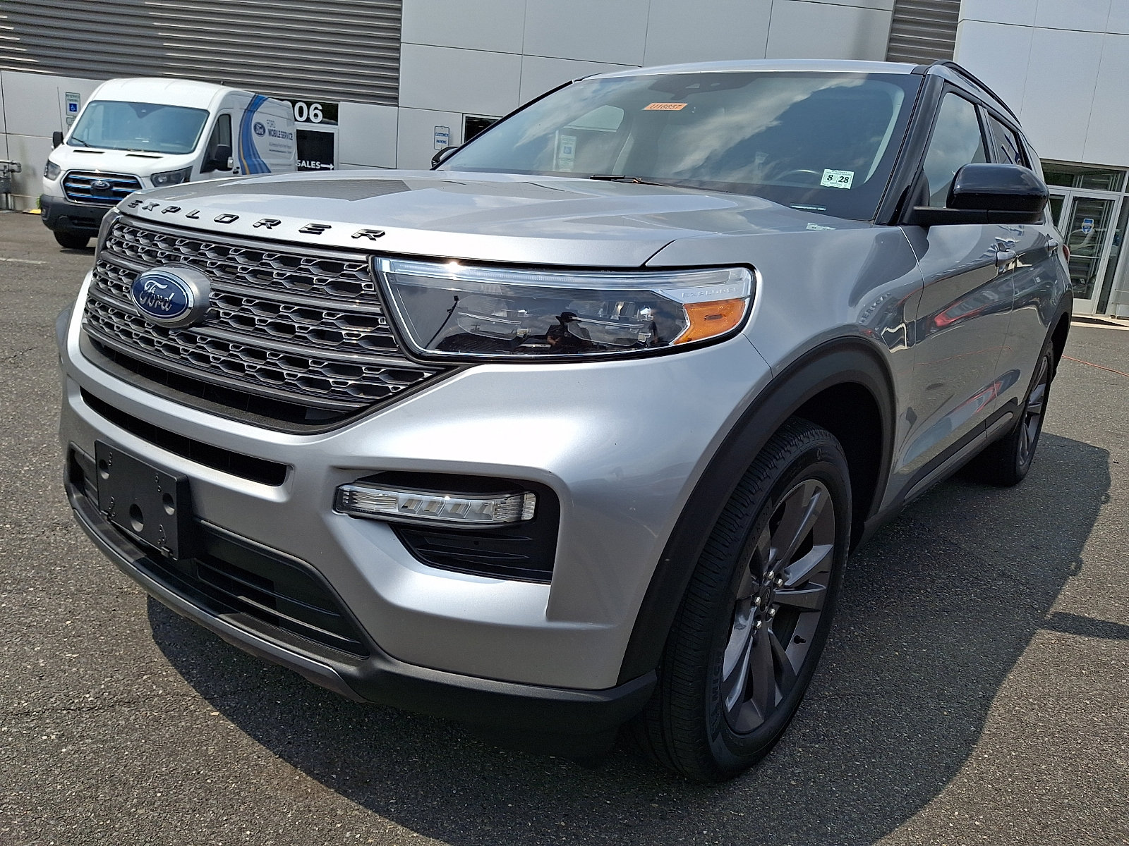Certified 2023 Ford Explorer XLT w/ Equipment Group 202A AWD/4WD image 4