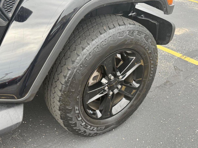 Used 2021 Jeep Wrangler Unlimited Sahara AWD/4WD image 9