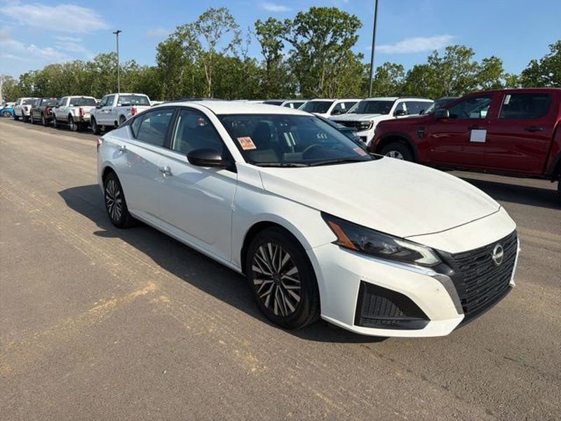 Used 2025 Nissan Altima 2.5 SV FWD image 4