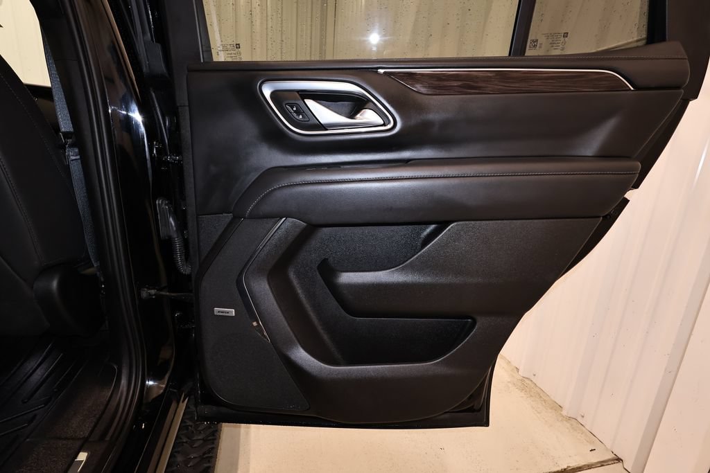Used 2023 Chevrolet Tahoe Z71 w/ Luxury Package AWD/4WD image 19