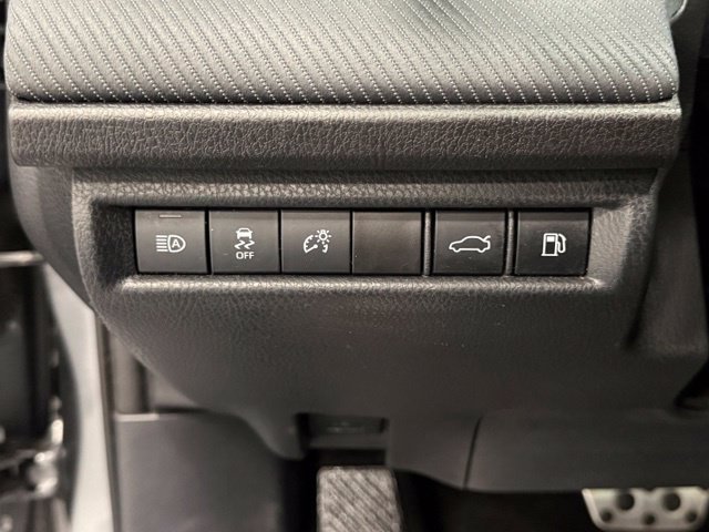 Used 2025 Toyota Camry SE FWD image 17