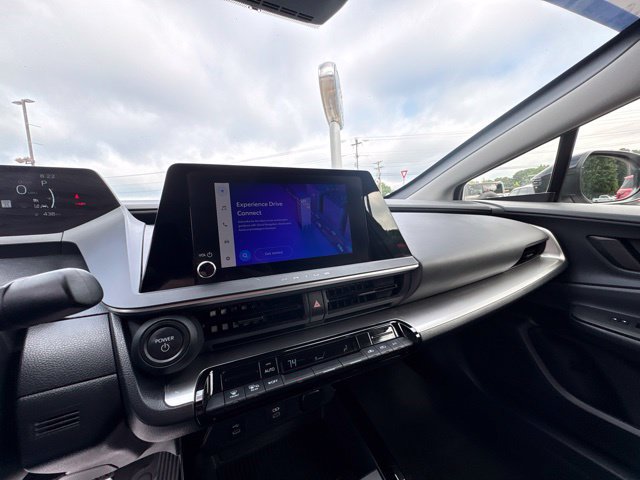 Used 2025 Toyota Prius LE FWD image 15