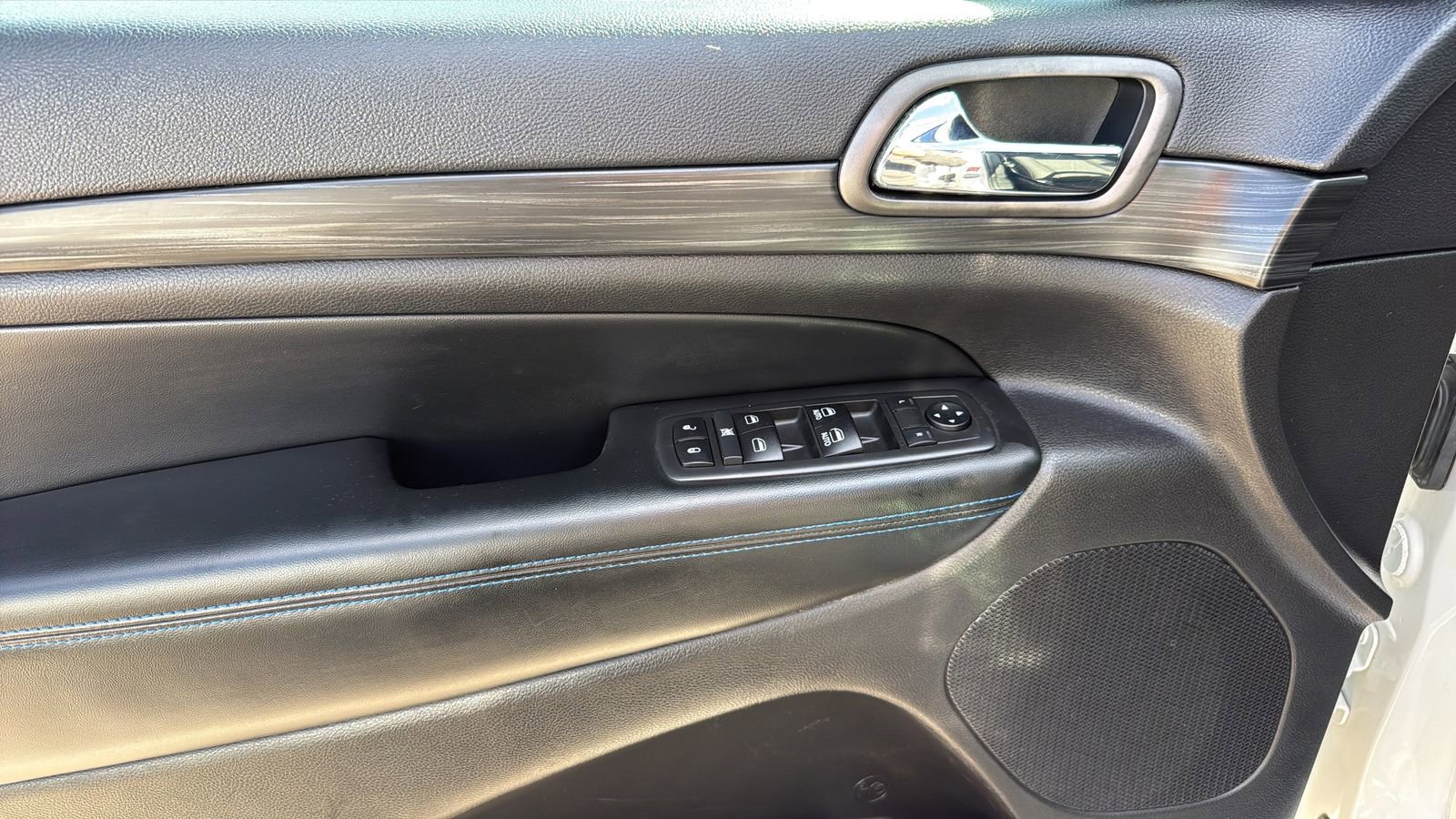 Used 2019 Jeep Grand Cherokee Laredo AWD/4WD image 11