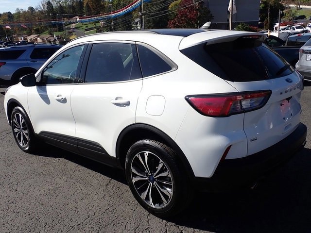 Certified 2022 Ford Escape SE w/ SE Sport Appearance Package image 5