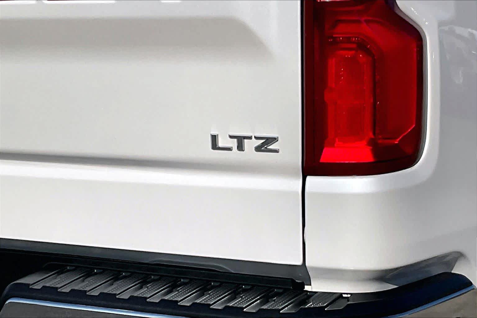 Used 2022 Chevrolet Silverado 1500 LTZ AWD/4WD image 27