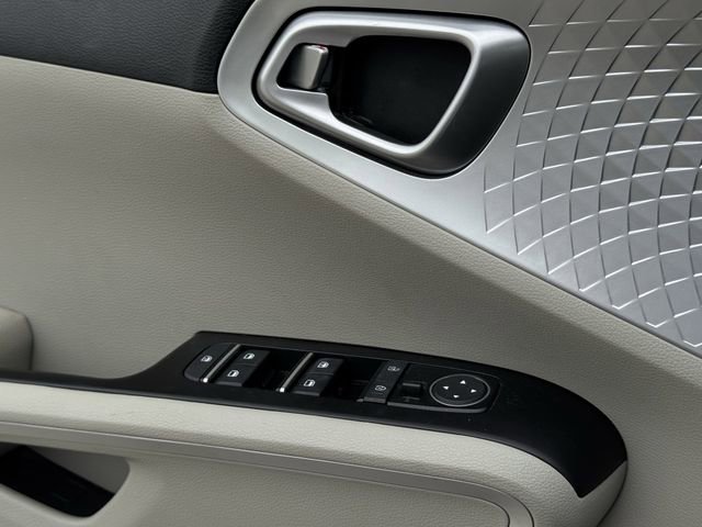 Used 2022 Kia Soul LX FWD image 23