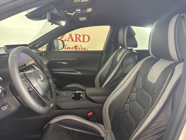 Used 2024 Toyota Venza Limited image 11