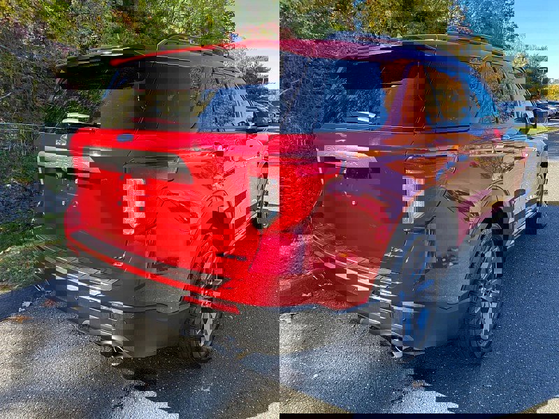 Certified 2022 Ford Explorer XLT w/ Equipment Group 202A image 5