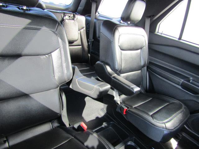 Certified 2020 Ford Explorer XLT w/ Equipment Group 202A image 3
