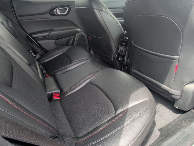 Used 2025 Jeep Compass Trailhawk AWD/4WD image 17