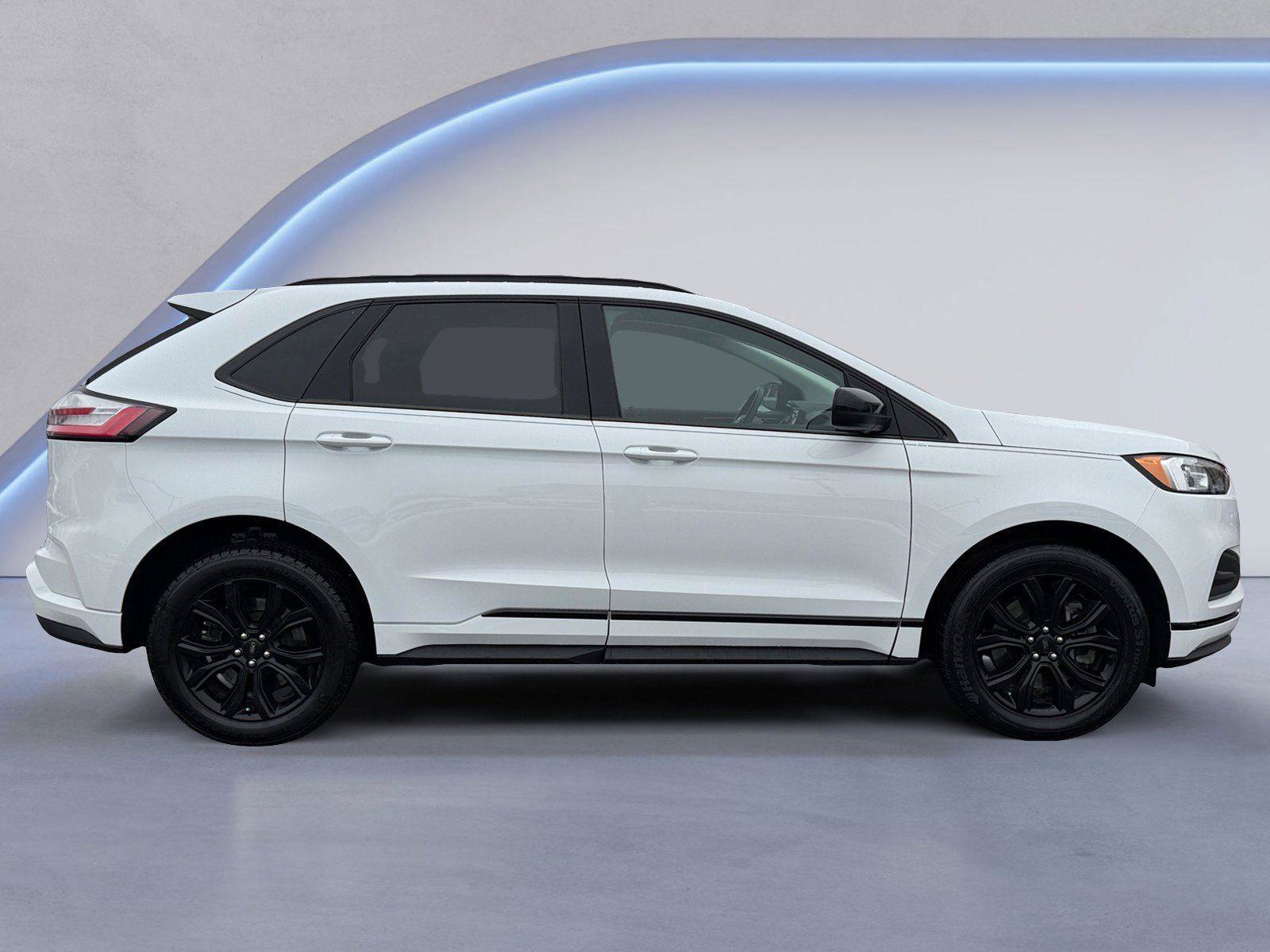 Certified 2022 Ford Edge SE w/ Black Appearance Package image 2