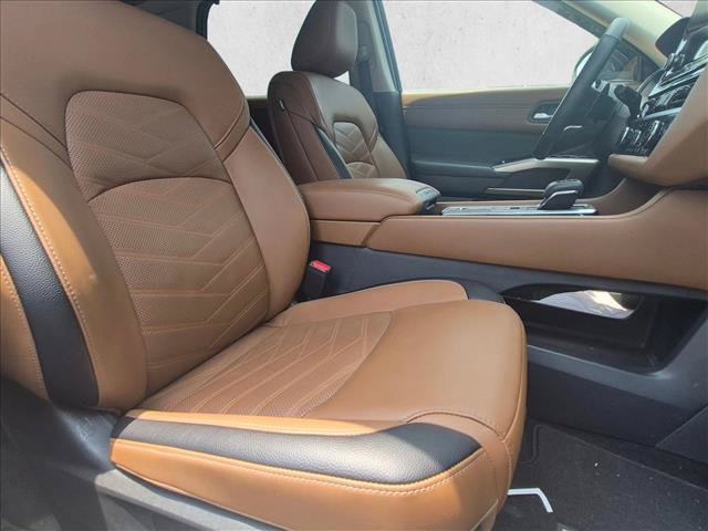 Used 2025 Nissan Pathfinder Platinum w/ Cargo Package FWD image 18