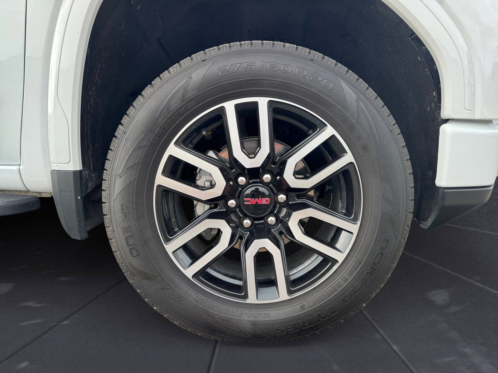 Used 2024 GMC Sierra 1500 AT4 w/ Technology Package AWD/4WD image 14