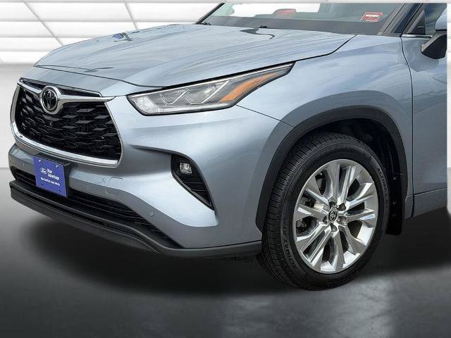 Used 2023 Toyota Highlander Limited AWD/4WD image 29