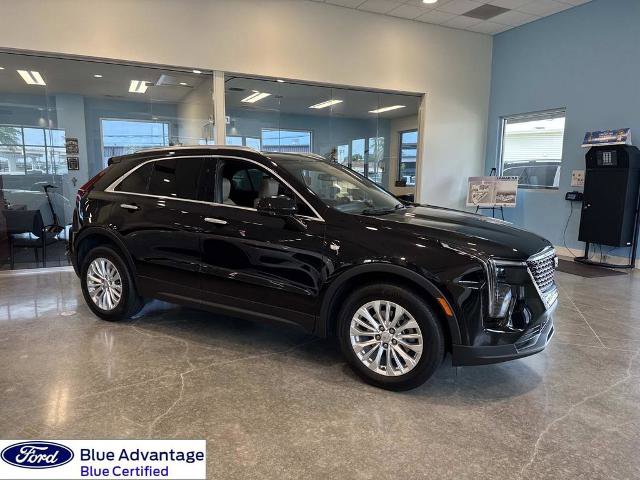 Used 2024 Cadillac XT4 Luxury w/ Cold Weather Package FWD image 1
