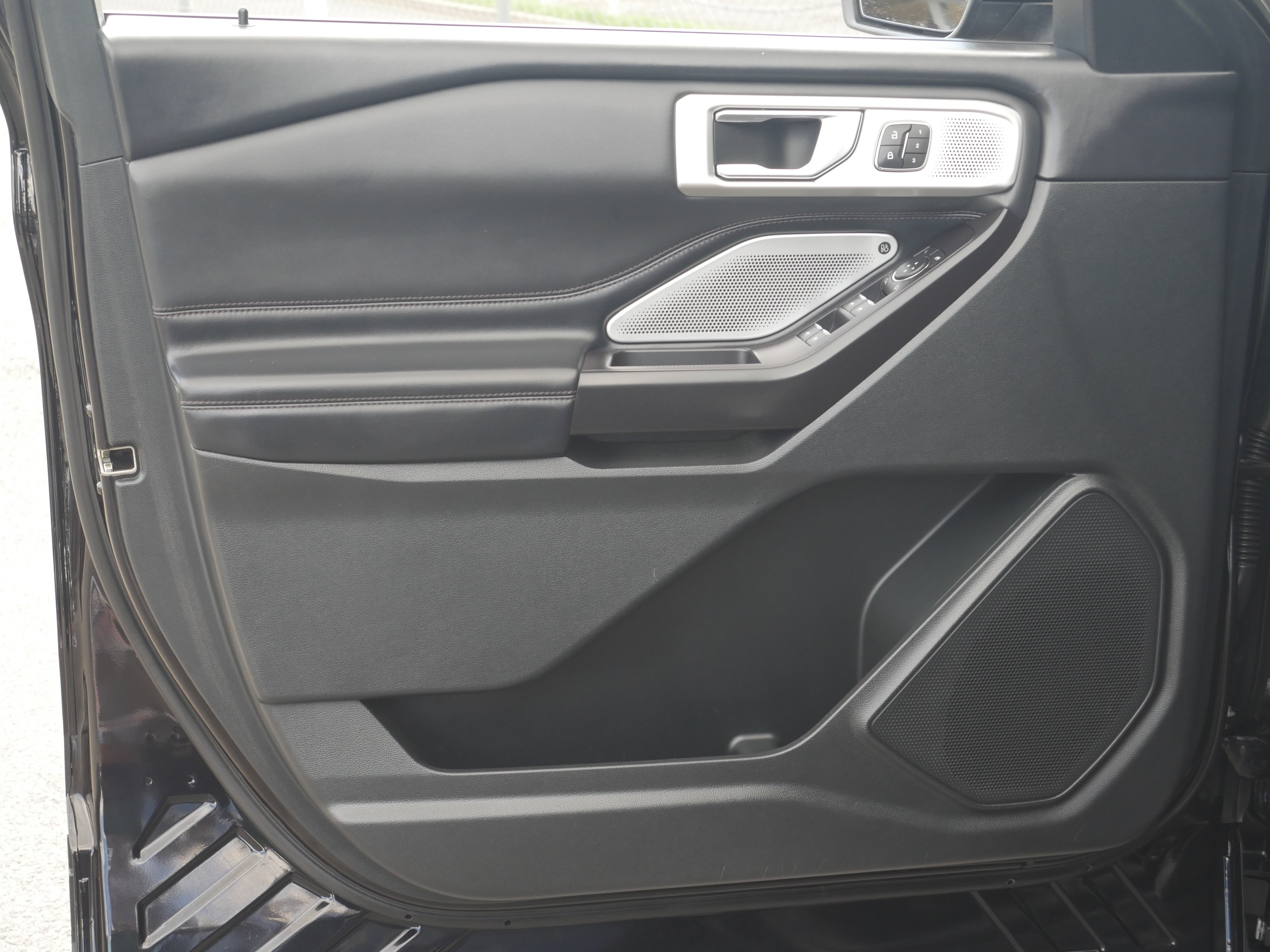 Certified 2020 Ford Explorer Platinum w/ Premium Technology Package AWD/4WD image 36