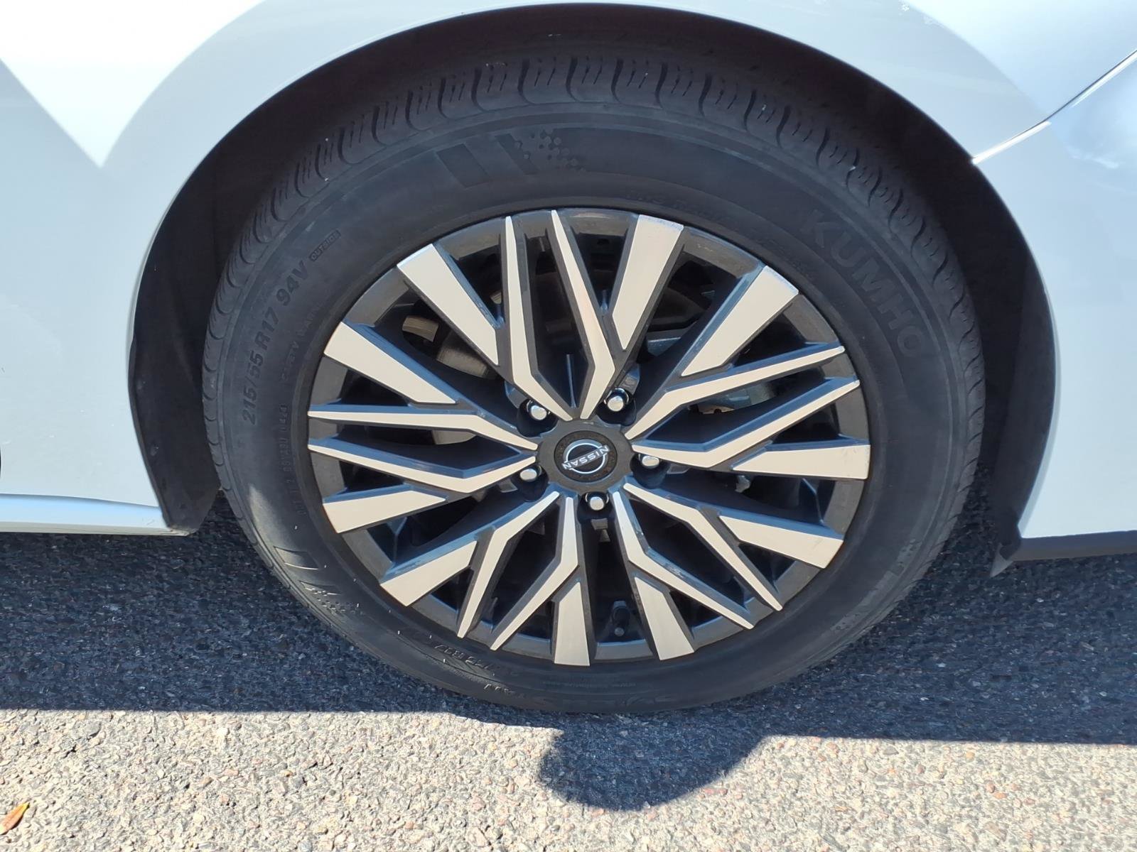 Used 2025 Nissan Altima 2.5 SV FWD image 9