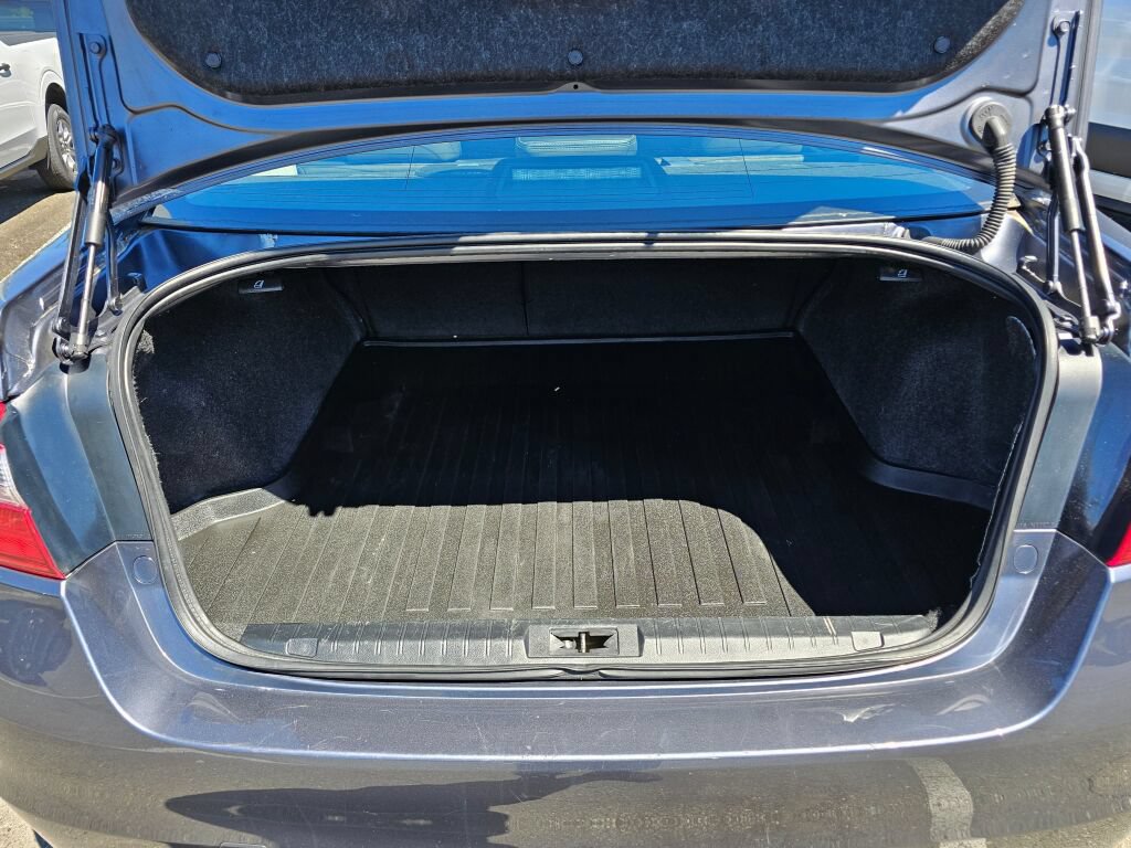 Used 2017 Subaru Legacy 2.5i Limited AWD/4WD image 5