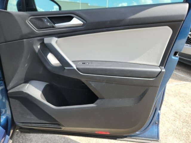 Used 2020 Volkswagen Tiguan SE w/ Panoramic Sunroof Package FWD image 14