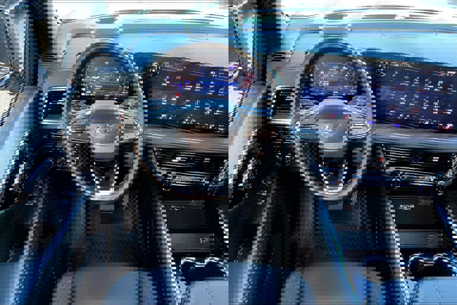 Used 2025 Chevrolet Suburban Z71 w/ Comfort Package image 7