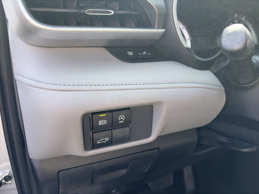 Used 2024 Toyota Highlander XLE FWD image 20
