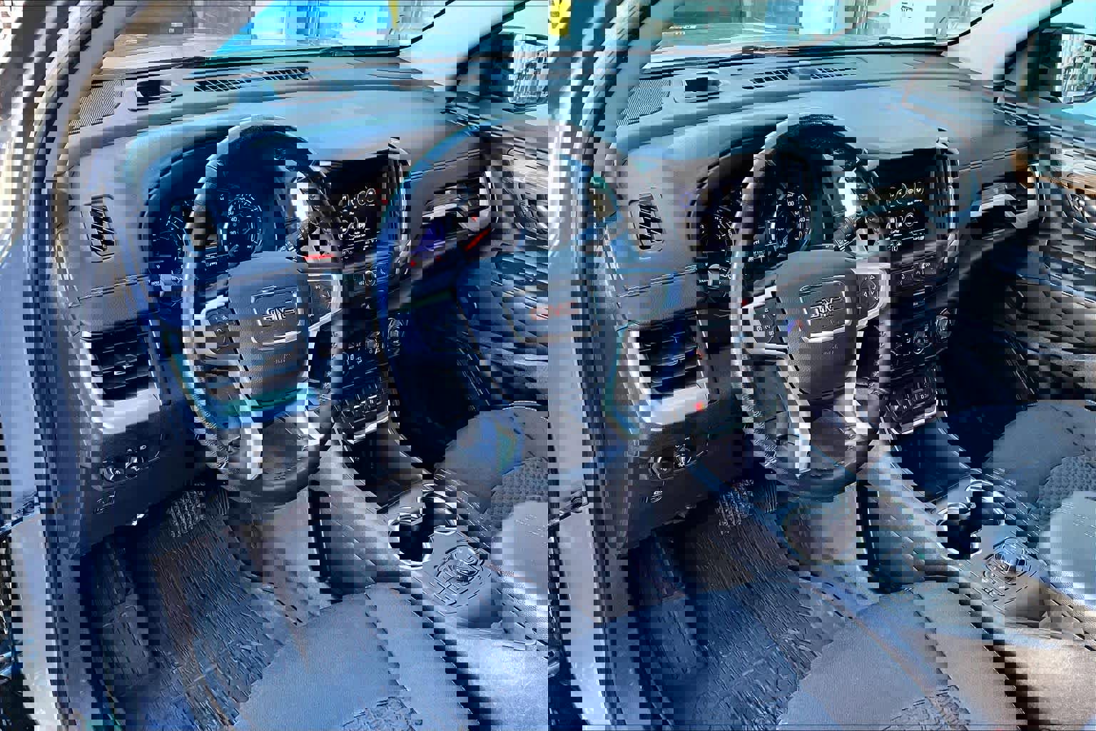 Used 2021 GMC Terrain SLE w/ Driver Convenience Package image 17