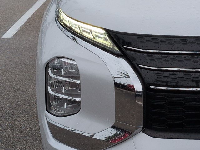 Used 2022 Mitsubishi Outlander ES FWD image 10