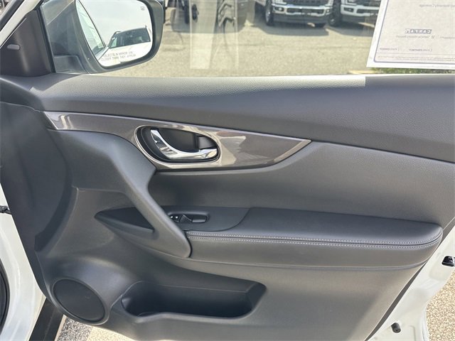 Used 2019 Nissan Rogue SV w/ Premium Package image 36