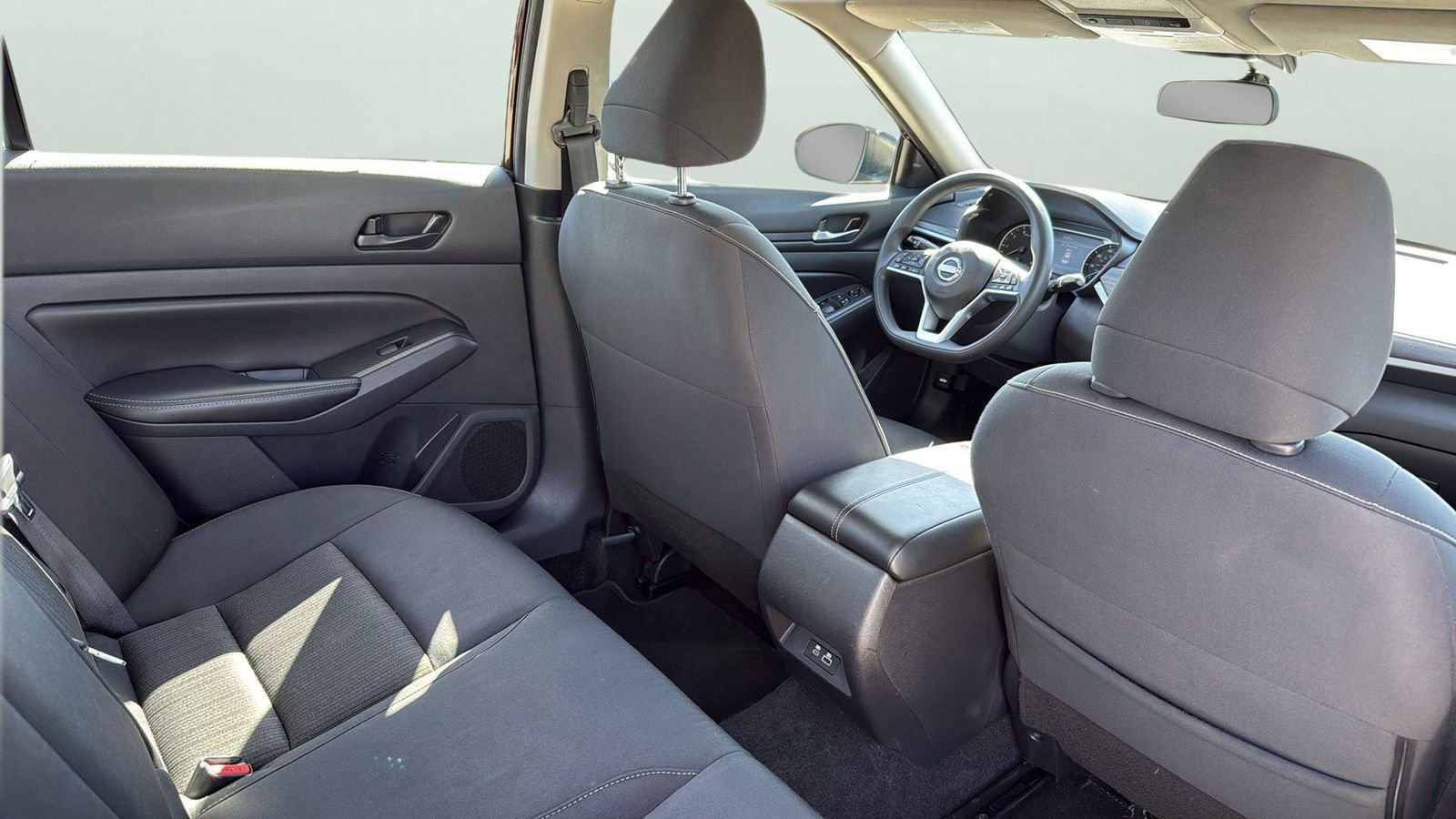 Used 2024 Nissan Altima 2.5 SV image 28