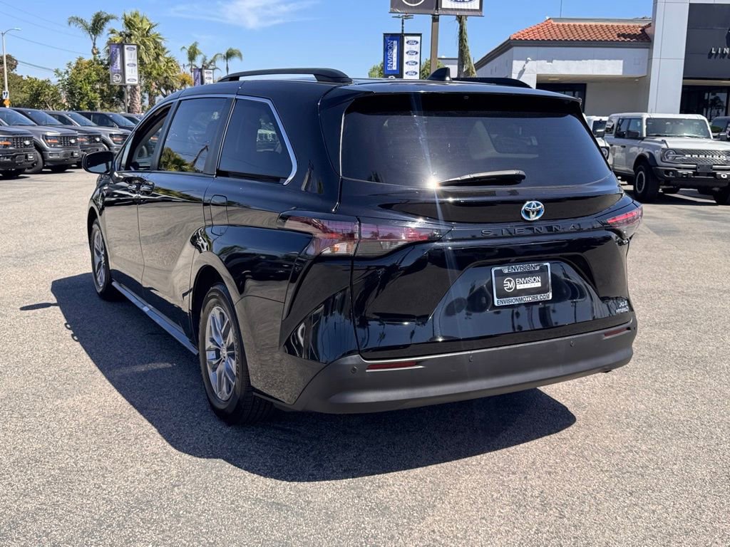 Used 2024 Toyota Sienna XLE image 10