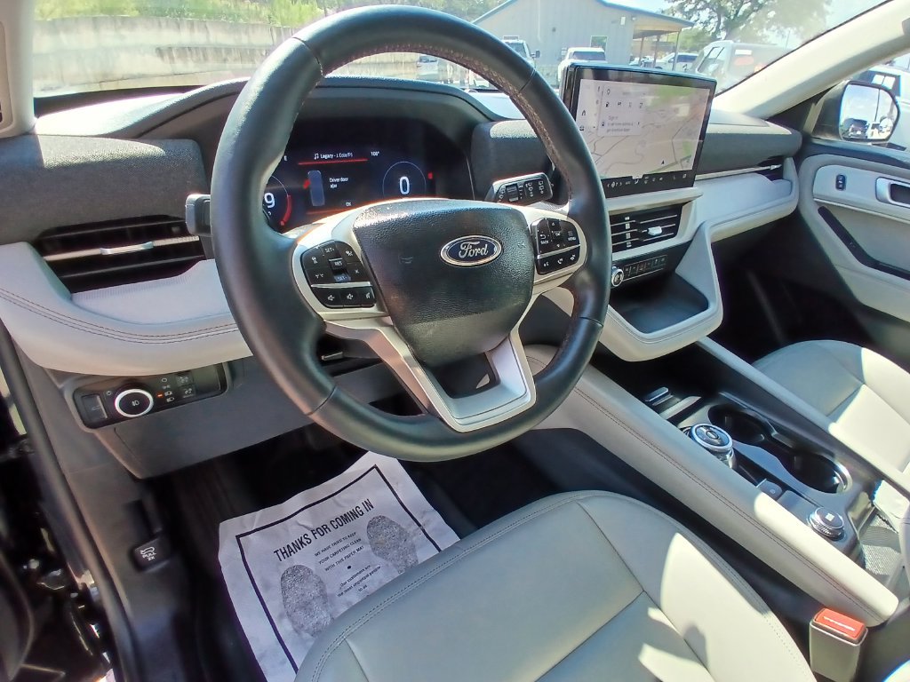 Certified 2025 Ford Explorer Active w/ Active Comfort Package RWD image 9