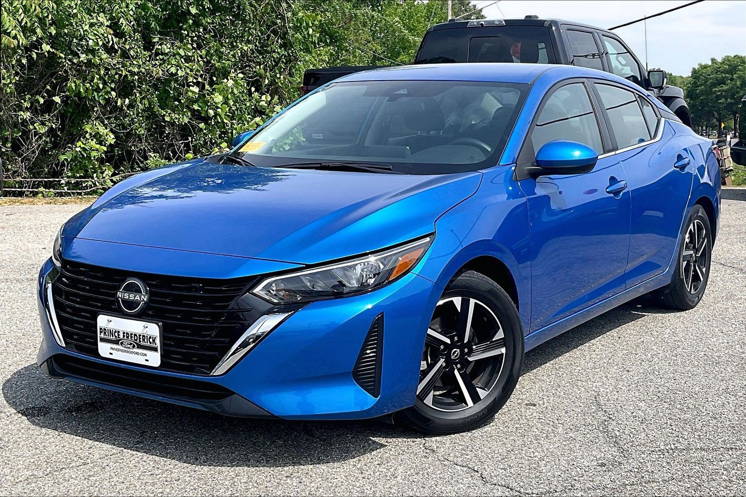 Used 2025 Nissan Sentra SV FWD image 3